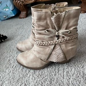 Ankle cowgirl boots! Never worn!